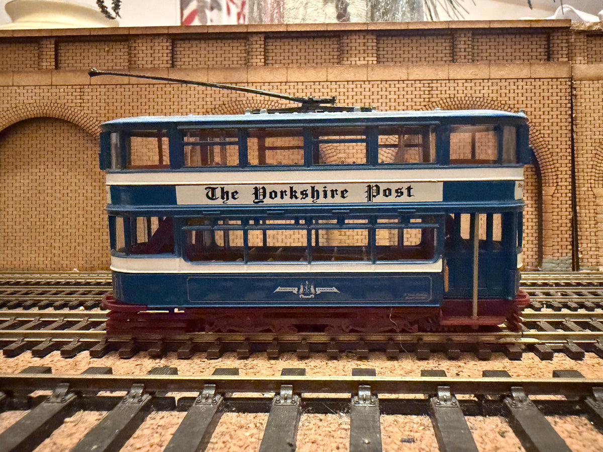 EFE E14301 (OO / 1:76) Horsefield Tram No.161 in Leeds City Transport Livery 