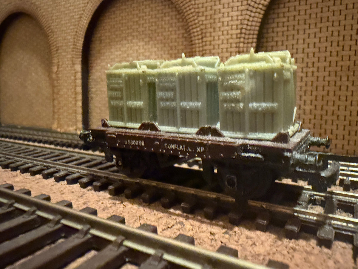 Tri-ang T.276 (TT) British Railways Container Flat No.B530298 in BR Bauxite with Containers 