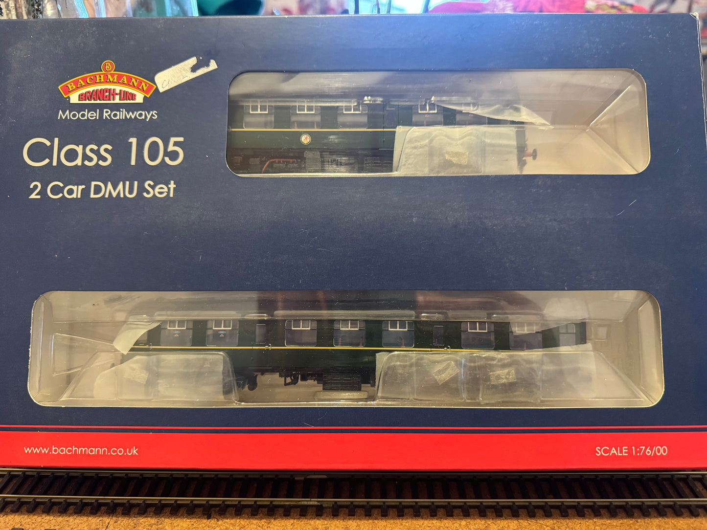 Bachmann 31-327 (OO) British Railways / Cravens Ltd, Diesel Multiple Unit [Class 105] Power & Trailer Car in BR Green with half yellow ends. DCC Fitted 