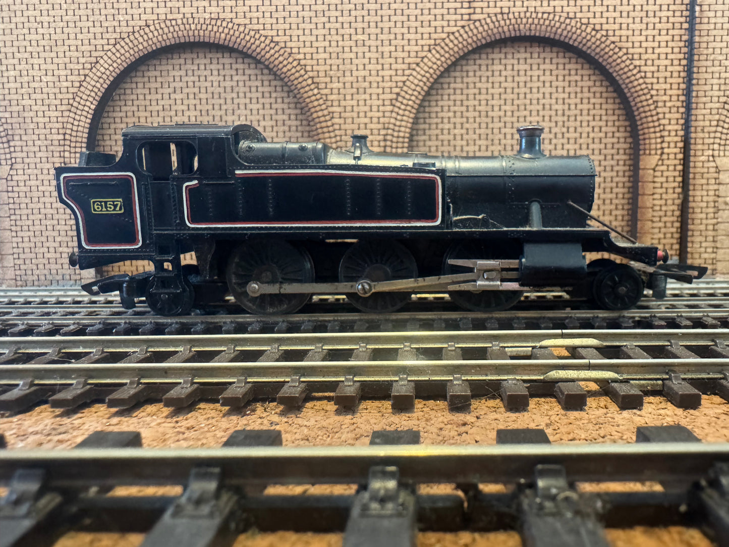 Tri-ang TT99 (TT) Ex GWR 41xx ‘Large Prairie’ No.6157 in Lined BR Black 