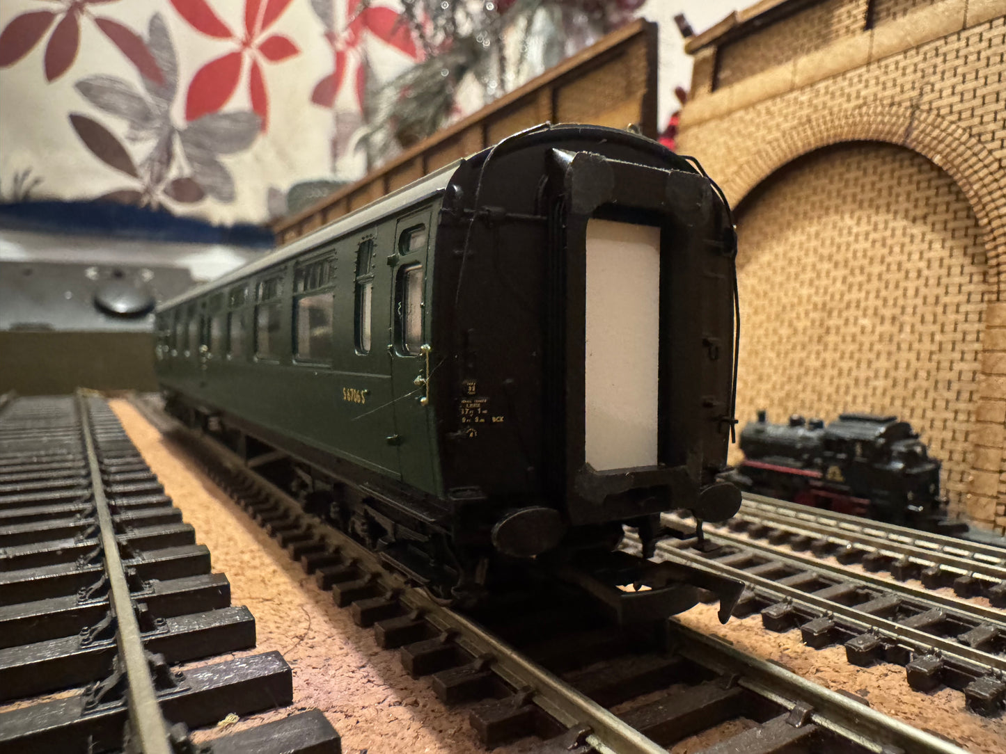 Bachmann 34-800 (OO) Ex SR, ‘Bulleid 10 Vent’ 63ft Brake Composite No.S6706S in British Railways Southern Region Green. Coaches set 69. 