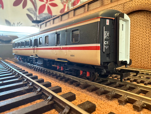 Hornby R4618 (OO) British Rail, MK2E Brake Standard Open No.9504 in Intercity Executive Livery.