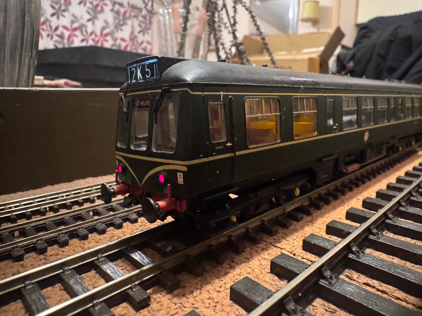 Bachmann 32-900A (OO) British Railways Class 108 DMU Units M52043 & M51928 in BR Green with Speed Whiskers. DCC Sound fitted 