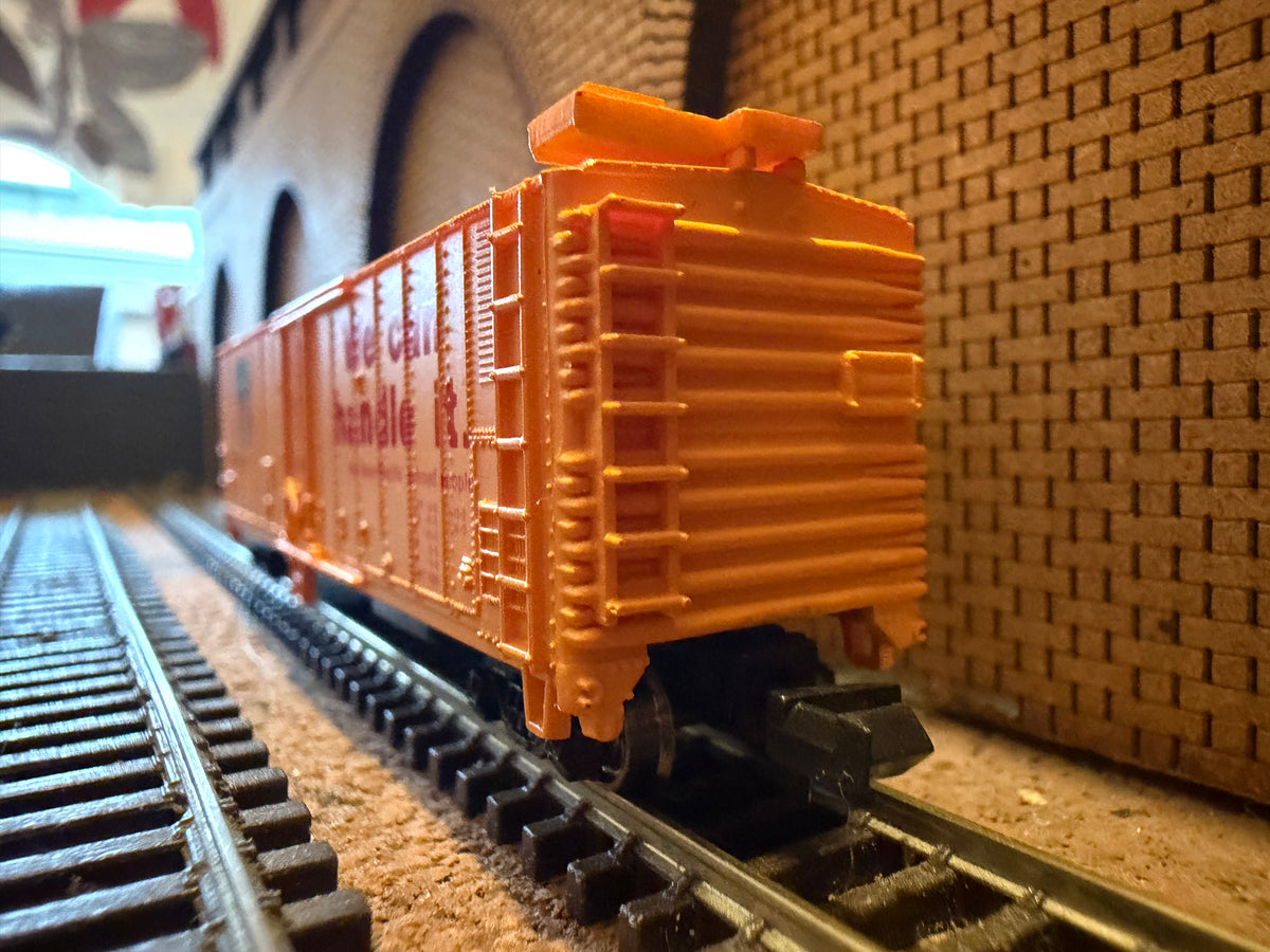 Bachmann Silver Series 70951 (N Scale) Union Pacific Railroad 50ft Steel Refrigerator Car No.UP166817 in UP Yellow 