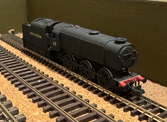 Dapol (N Gauge) Southern Railway, Q1, No.C7 in South Railways Freight / Wartime unlined Black. DCC Ready