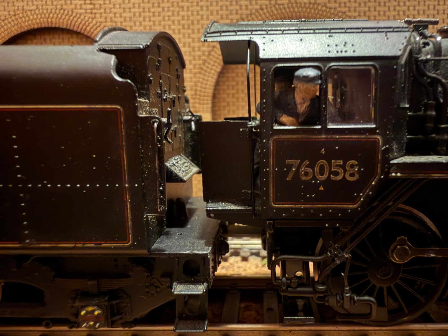 Bachmann 32-954 (OO) British Railways Standard 4MT Mogul No.76058 with BR1B Tender in weathered BR lined Black. DCC Sound Ready 