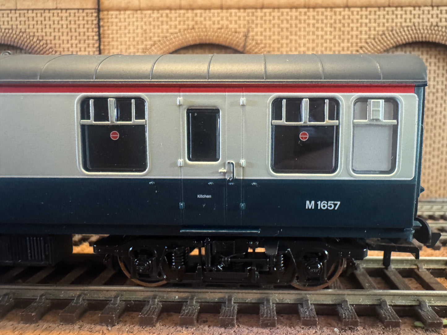 Hornby R4973A (OO) British Railways MK1 Restaurant Buffet Car No.M1657 in British Rail Blue Grey