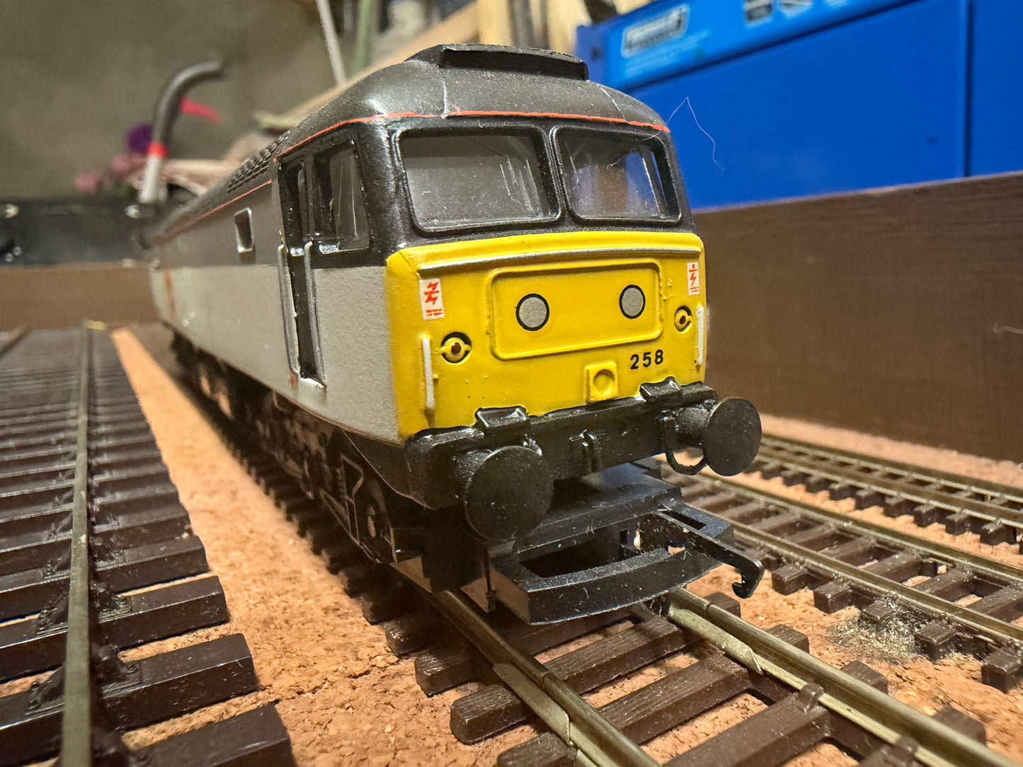 Hornby R.245 (OO) British Railways Class 47/0 No.47258 in British Rail Railfreight Distribution Livery
