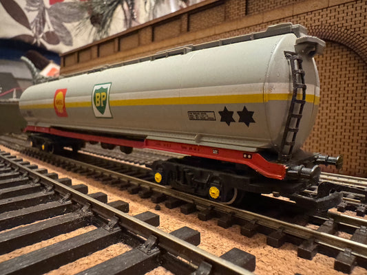 Hornby R.669 (OO) British Railway 100T TEA Tanker In Shell-BP livery 