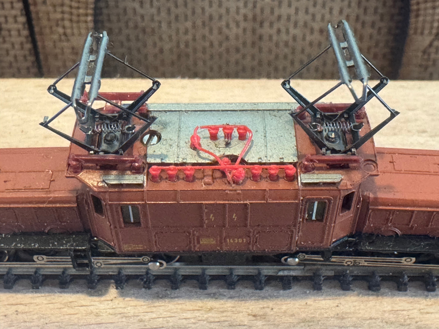 Marklin Mini Club 8852 (Z Gauge) Schweizerische Bundesbahnen, Ce 6/8 III No.14301 in SBB Livery.