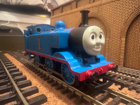 Hornby Thomas & Friends R9104 (OO) Ex LB&SCR E2 No.1 “Thomas” in North Western Railway Lined Blue 