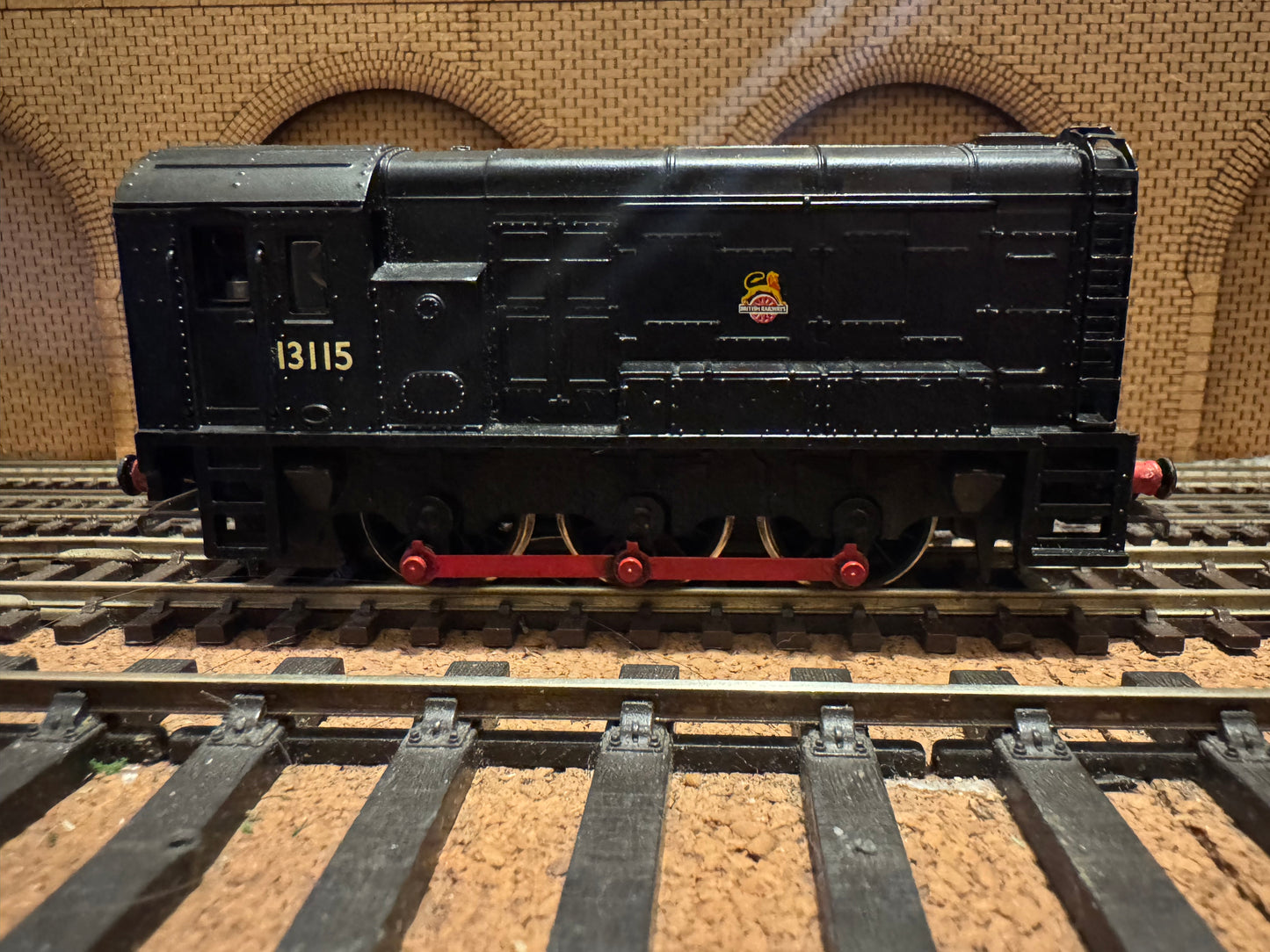 Wrenn W2232 (OO) British Railways, English Electric 350HP Diesel Electric Shunter [08] No.13115 in Unlined BR Black 