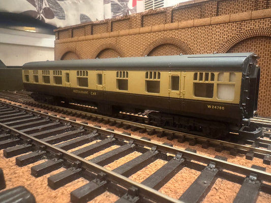 Lima L305322 (OO) British Railway MK1 Restaurant Car No.W24760 in BR Western Region ‘Chocolate & Cream 