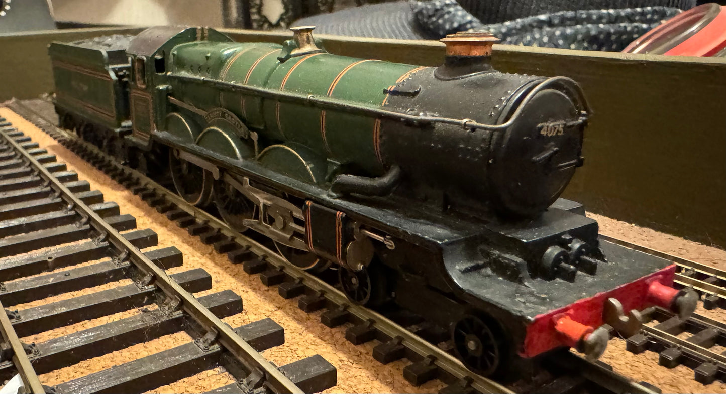 Hornby Dublo [2 Rail] (OO) Ex GWR, 4073 ‘Castle Class’ No.4075 “Cardiff Castle” in Lined British Railways Green.