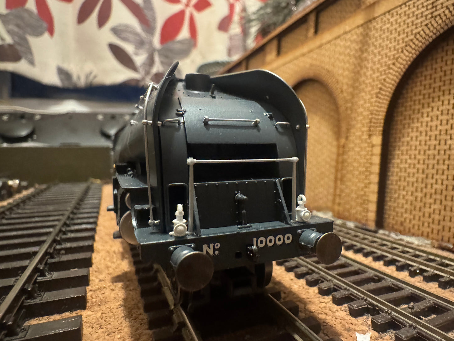 Hornby R3840 (OO) London North Eastern Railway W1 No.10000 ‘Hush Hush’ in LNER Experimental Dark Grey. DCC Ready 