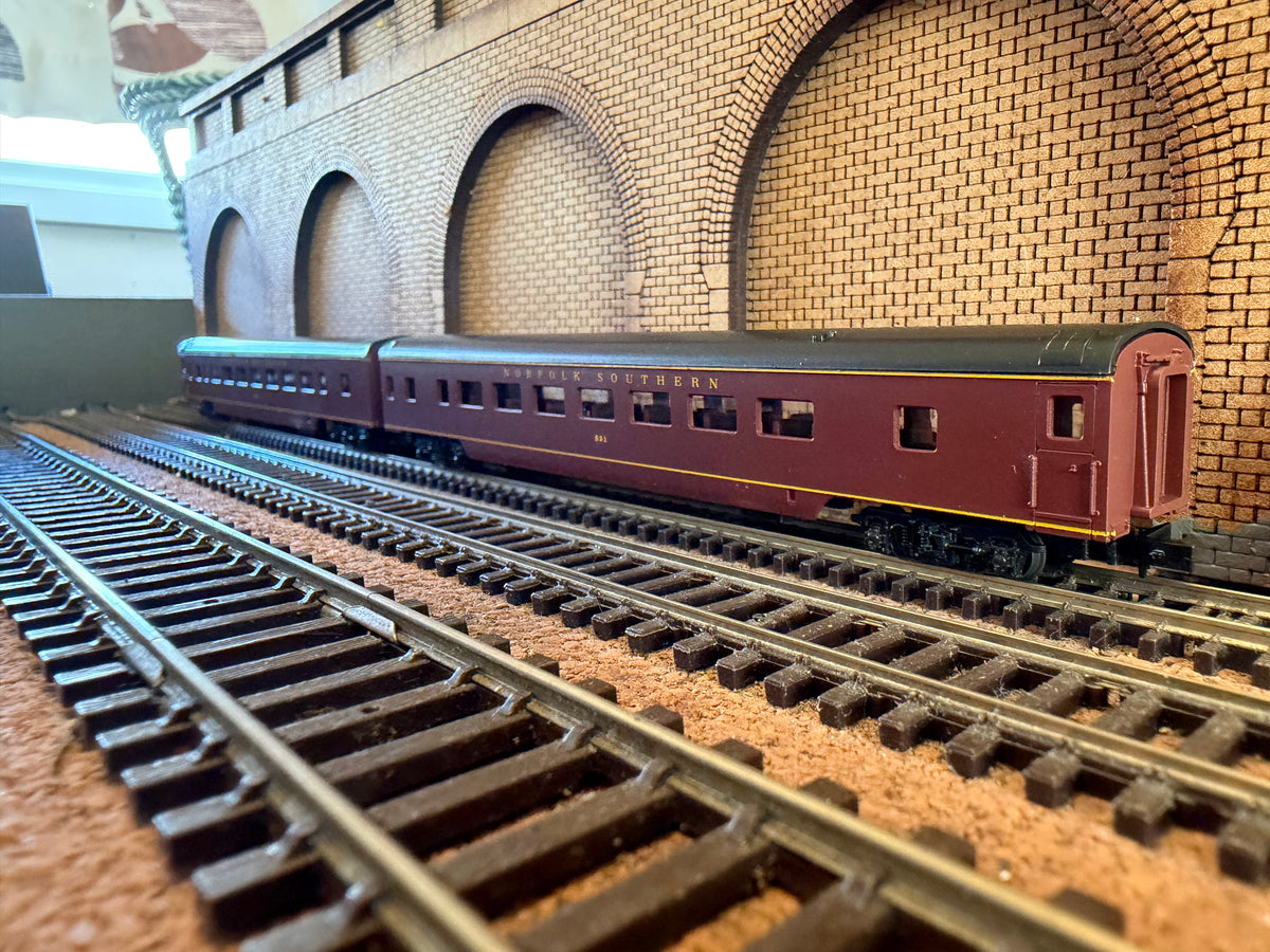 Con-Cor #000104002A (N Scale) Norfolk Southern Railroad 85ft Coach No.531 in NS Lined Maroon 