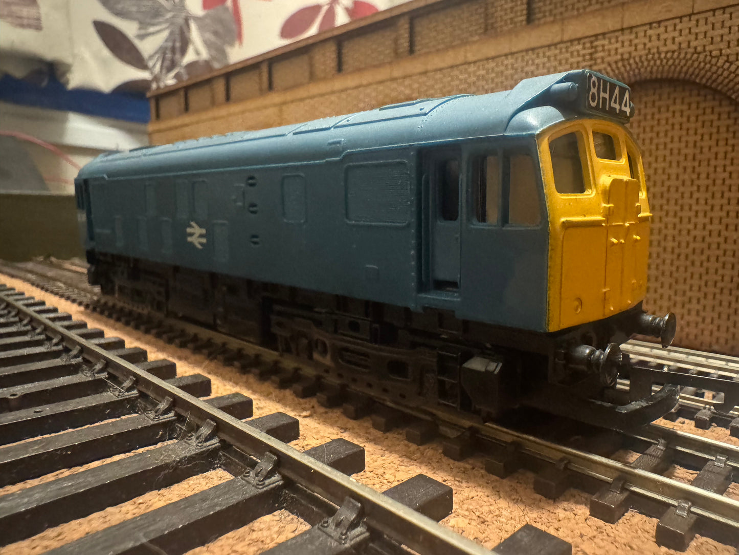 Hornby R068 (OO) British Railways Class 25/2 No.25247 in British Rail Blue. DCC Fitted