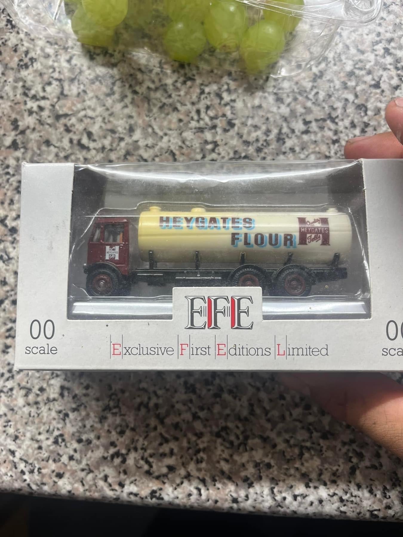 EFE, AEC Mammoth Tankers in Hergates Flour Livery. 1:76 scale