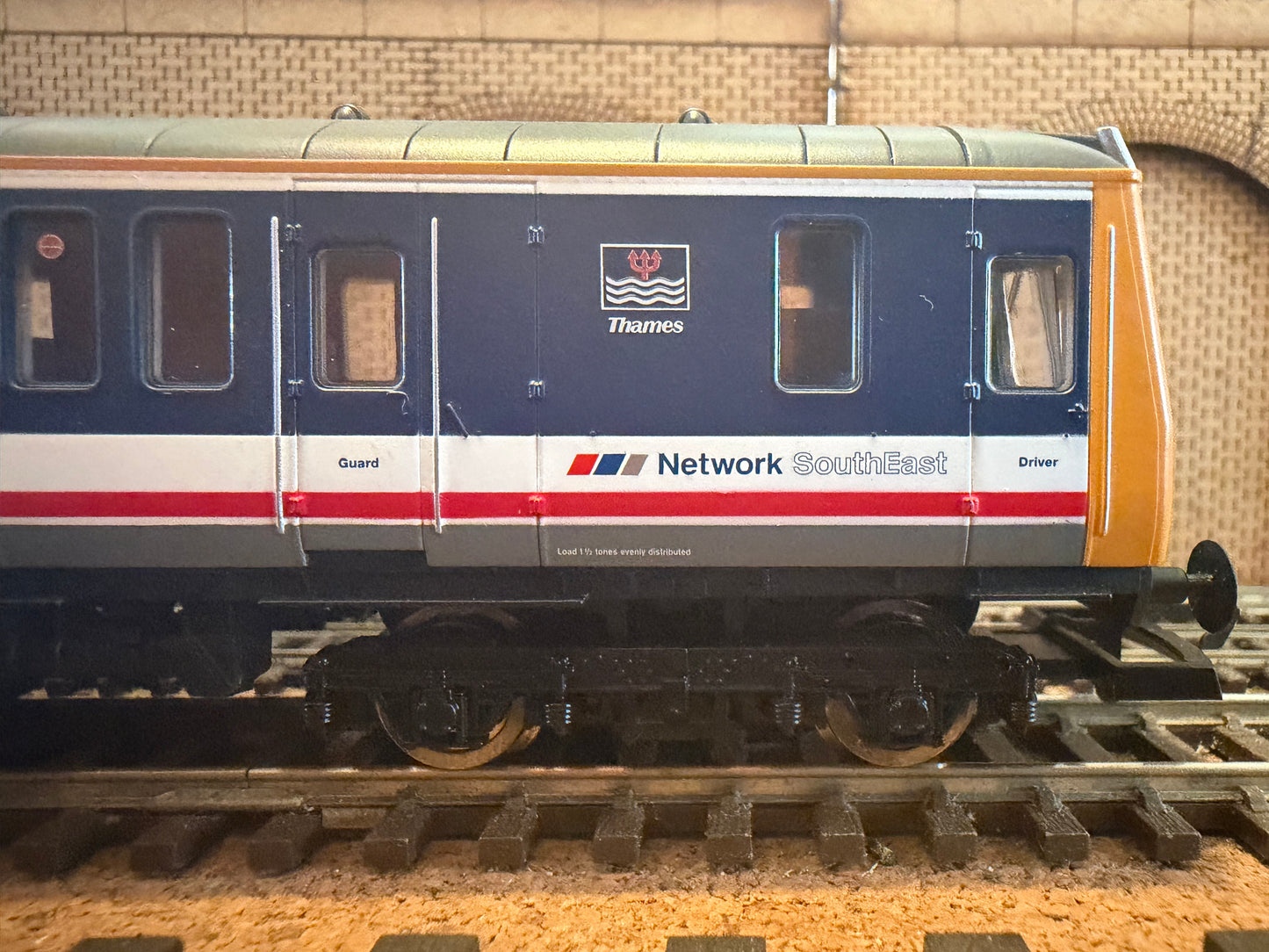 Hornby R2508 (OO) British Railways Class 121 ‘Bubble Car’ No.121031 in Network SouthEast Livery. DCC Ready 