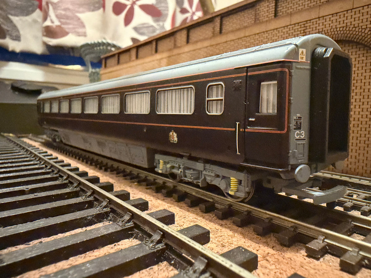 Hornby R4400 (OO) Ex British Rail, Mk3, Prince Philip The Duke of Edinburghs Saloon Coach No.2904 in EWS / DB Cargo Royal Rail Dark Claret 