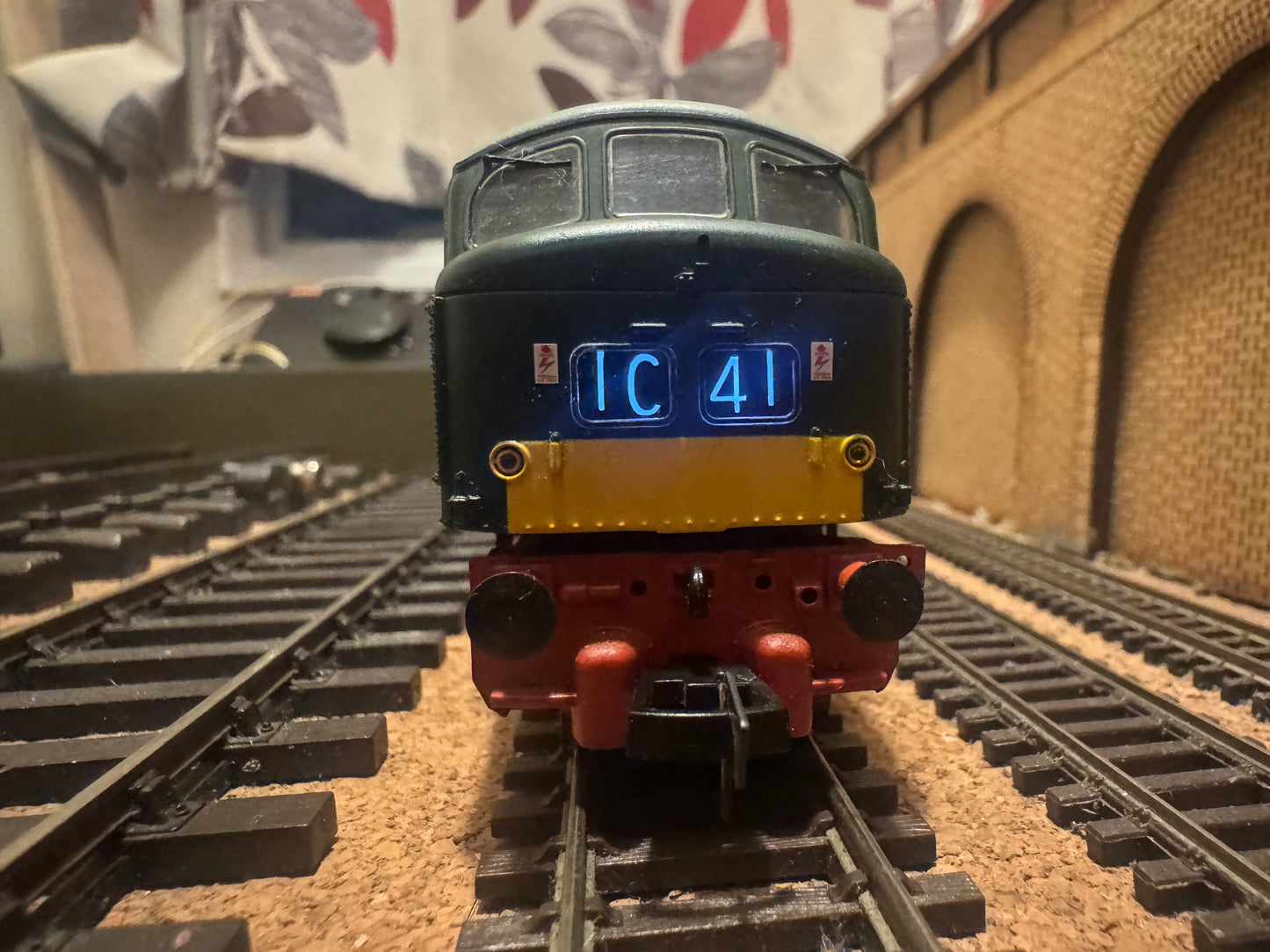 Bachmann 32-678DS (OO) British Railways Sulzer Type 4 [Class 45] ‘Peak’ No.D55 in BR Green and small yellow ends. DCC Sound Ready 