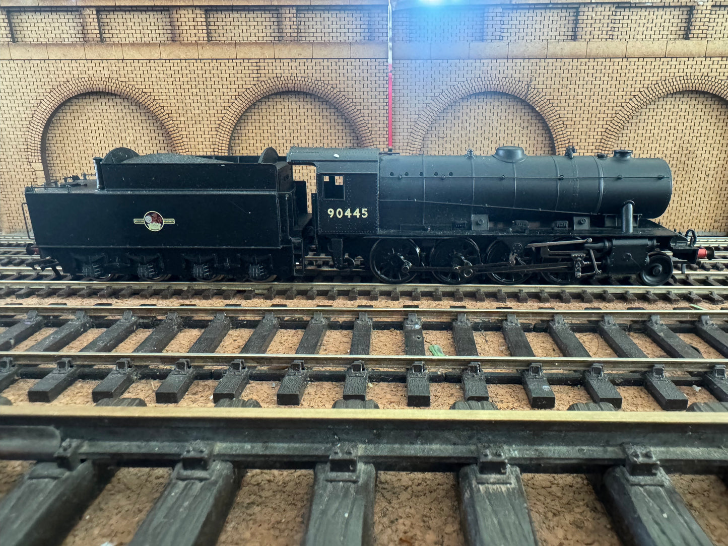 Bachmann 32-252 (OO) EX WD Austerity 2-8-0 No.90445 in British Railways Unlined Black. (Shed Code 50A, York Depot)