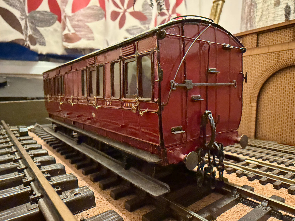 Unknown Manufacturer (O Gauge) Midland Railway Six Wheel Compartment Composite Coach No.890 in Midland Railway lined Crimson Lake. 