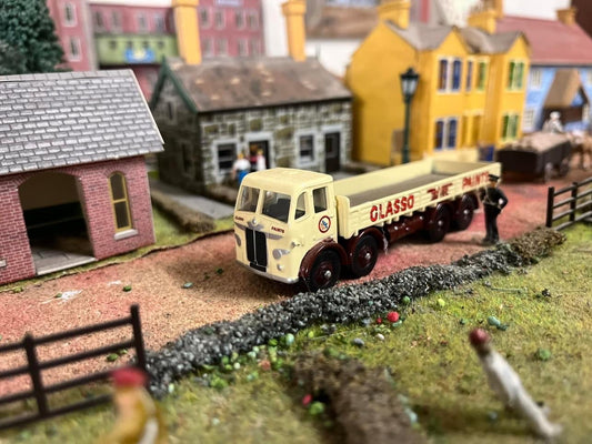 Lledo, Layland 8 Wheel Lorry, in Glasso Paints livery, 1:76 Scale