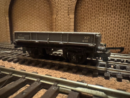 Tri-ang T172 (TT) British Railways 13T Low-side wagon No.B9325 in BR Grey 