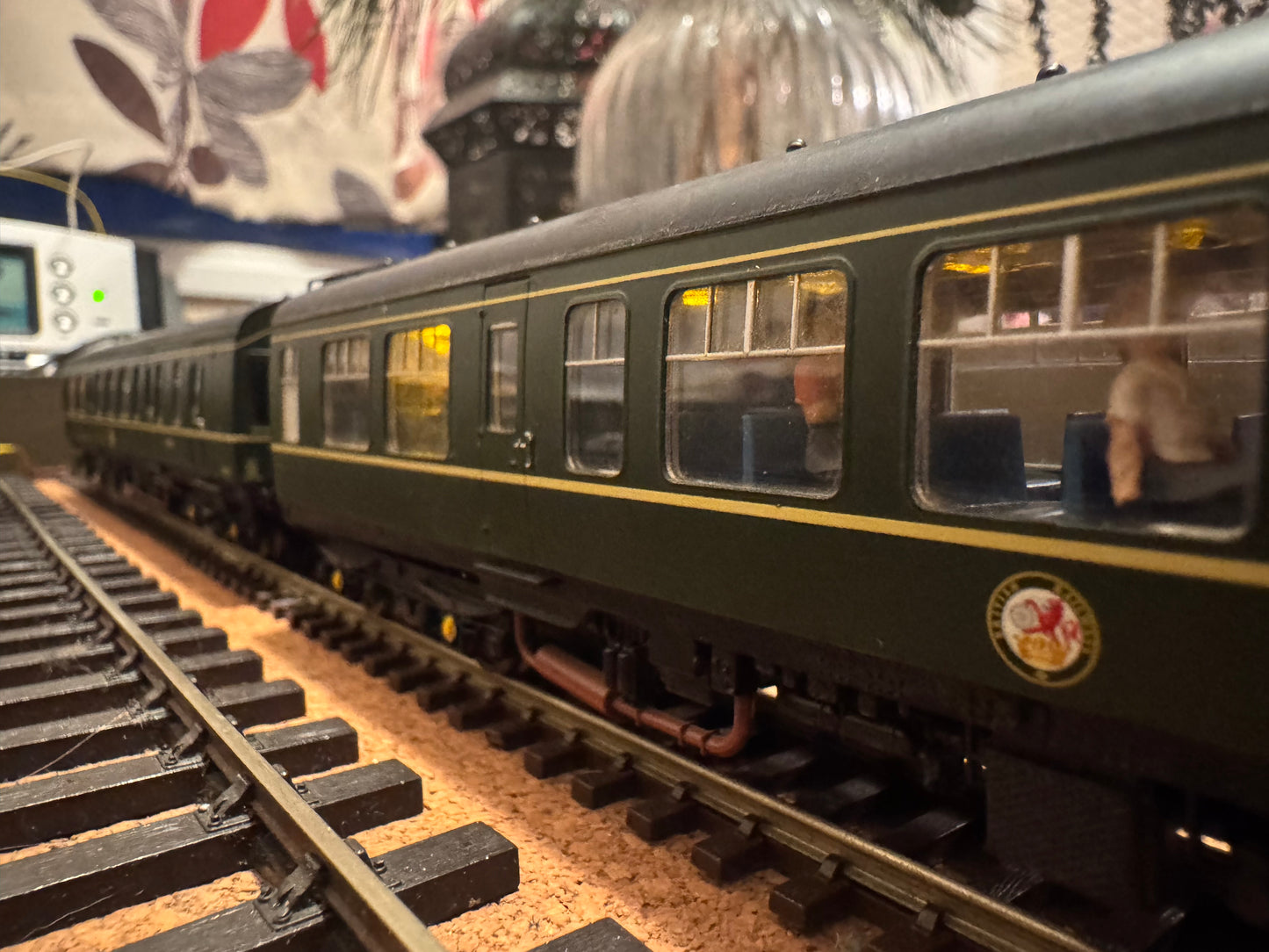 Bachmann 32-900A (OO) British Railways Class 108 DMU Units M52043 & M51928 in BR Green with Speed Whiskers. DCC Sound fitted 