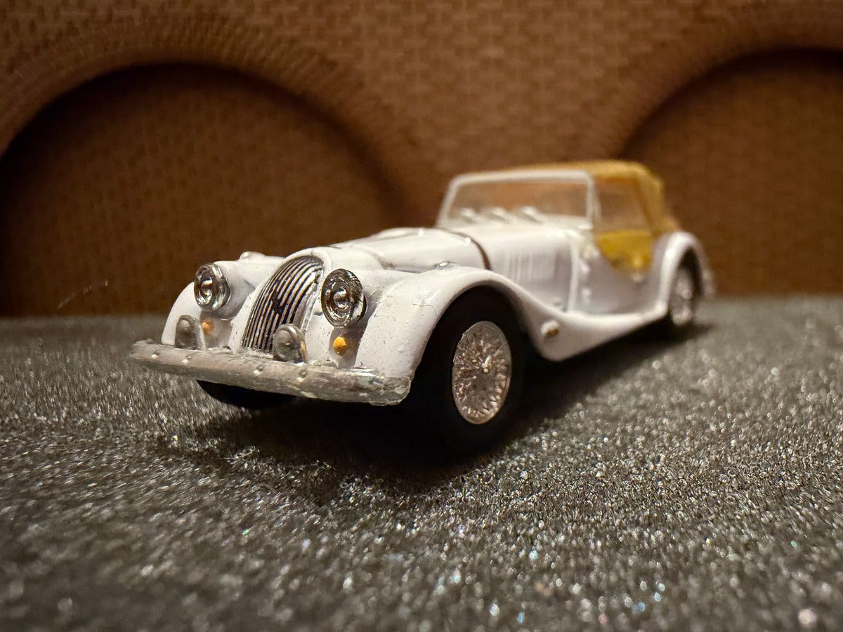 Cararama (1:76 / OO) Morgan + 8 Roadster in White. Registration CHX 12G 