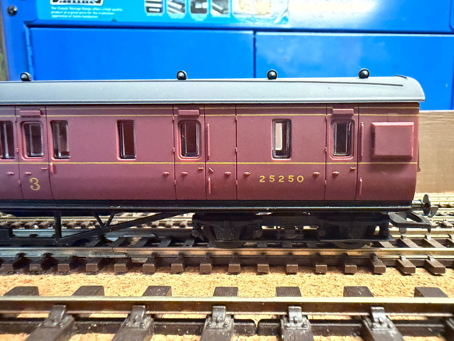 AirFix GMR 54253-9 (OO) London Midland & Scottish Railway, 57Ft Non Corridor Lavatory Brake Third Suburban No.25250 in LMS Maroon.