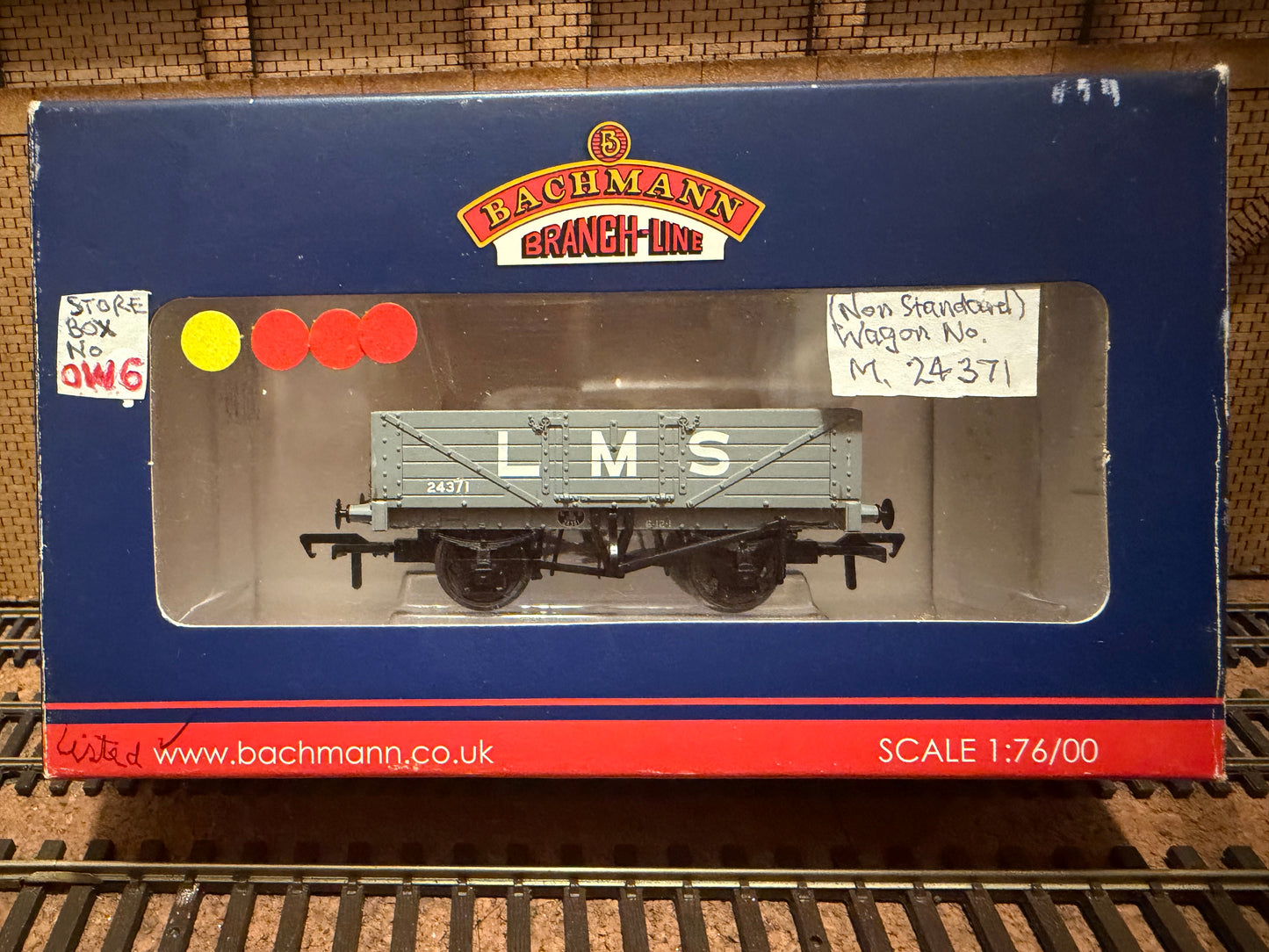 Bachmann 37-070 (OO) London Midland & Scottish Railway, Five Plank Wagon No.24371