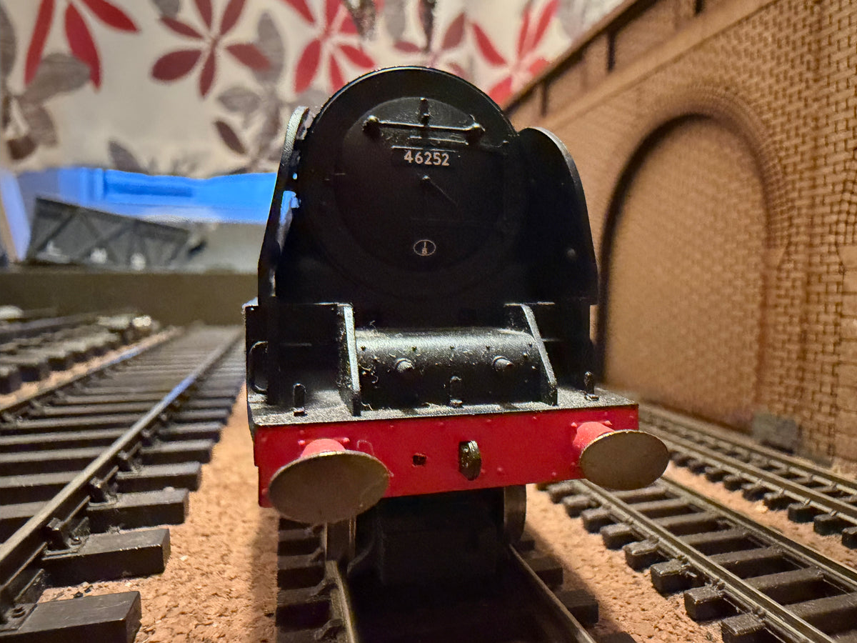 Hornby R2722 (OO) Ex LMS, 7P Princess Coronation.
No.46252 “City of Leicester” in Experimental British Railways Lined Black. DCC Ready