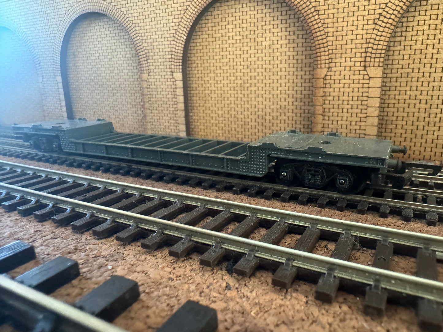 Tri-ang T.173 (TT) British Railways Bogie Well Wagon No.S61077 in BR Grey 