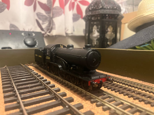 Hornby (OO) EX GER / LNER D16 ’Super Claud’ No.E2524 in LNER / British Railways change over unlined Black. DCC Ready £75