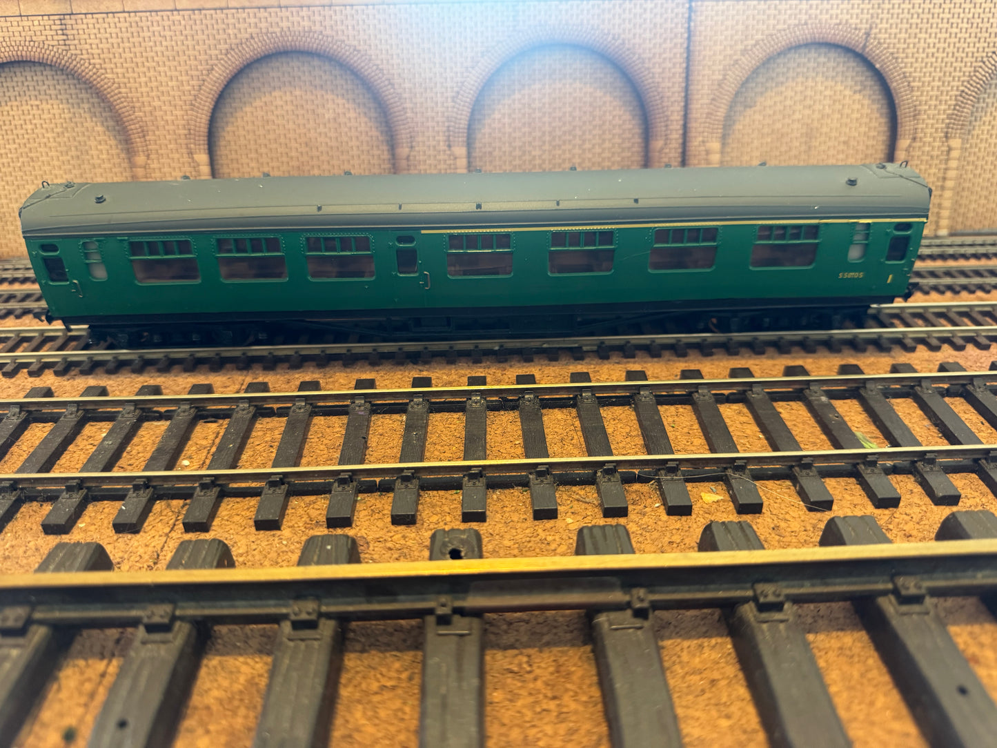 Bachmann 34-558B (OO) Ex SR, ‘Bulleid’ 63ft Corridor Composite No.S5810S in British Railways Southern Region Green 