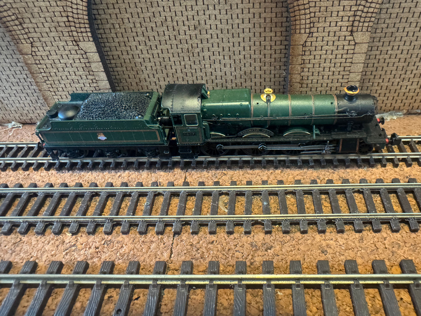 Dapol 2S-019-005 (N Gauge) Ex GWR 68xx ‘Grange’ No.6837 “Forthampton Grange” with 3500 Gallon Tender. (Shed Code 83F, Truro Depot) BR Lined Green. DCC Fitted