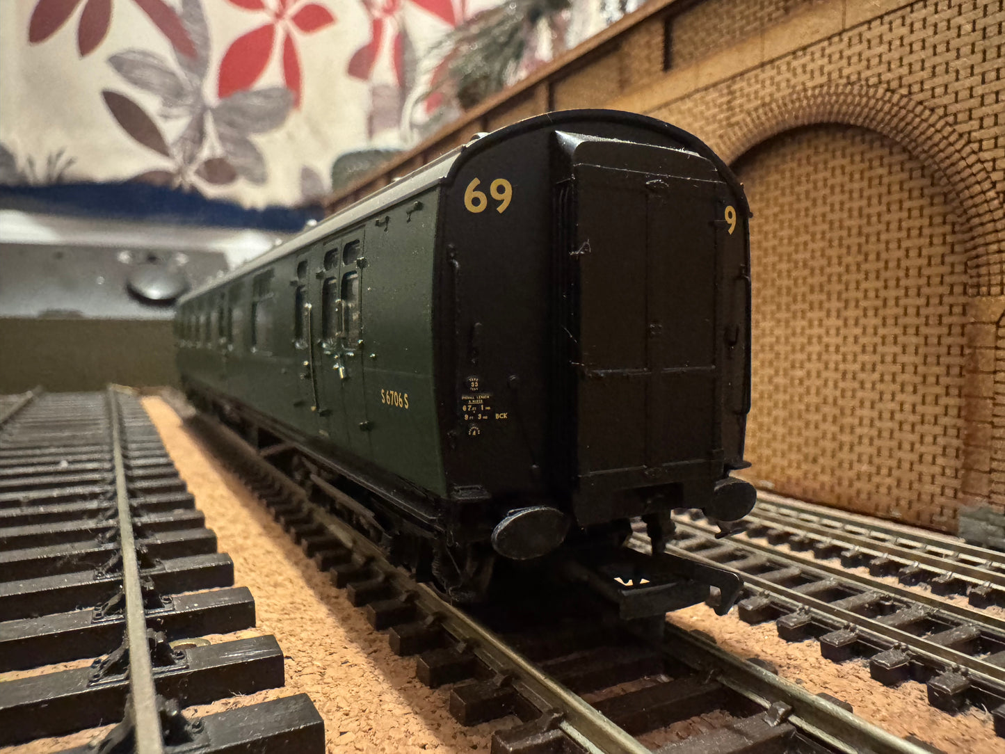 Bachmann 34-800 (OO) Ex SR, ‘Bulleid 10 Vent’ 63ft Brake Composite No.S6706S in British Railways Southern Region Green. Coaches set 69. 