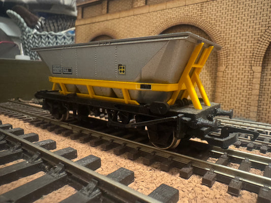Hornby R.033 (OO) British Rail, Merry-Go-Round HHA Hopper Wagon No.350897 in BR Railfreight Coal Sector livery with real coal load. 
