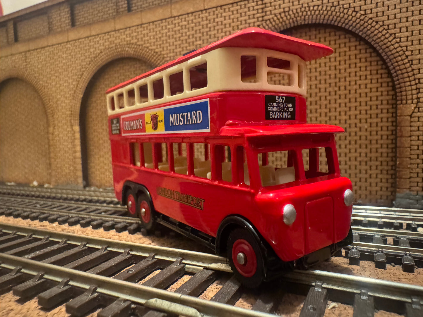Lledo / Colman’s (OO / Approximately 1:76) London Transport, Karrier E6 Trolley Bus, Canning Town to Barking Colman’s Mustard. 