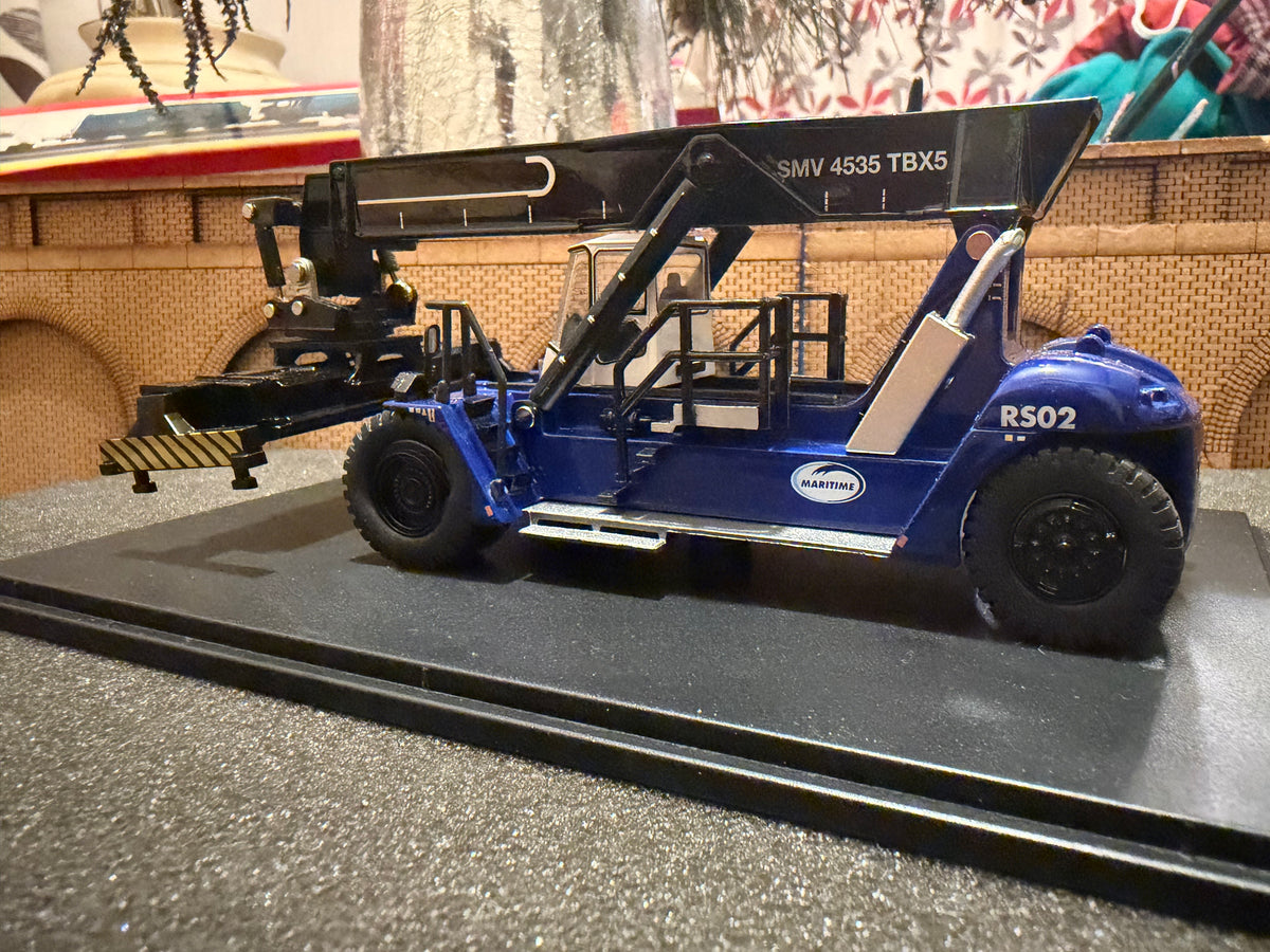 Oxford Diecast 76KRS006 (1:76 / OO) Korecranes Container Reach Stacker In Maritime Livery 