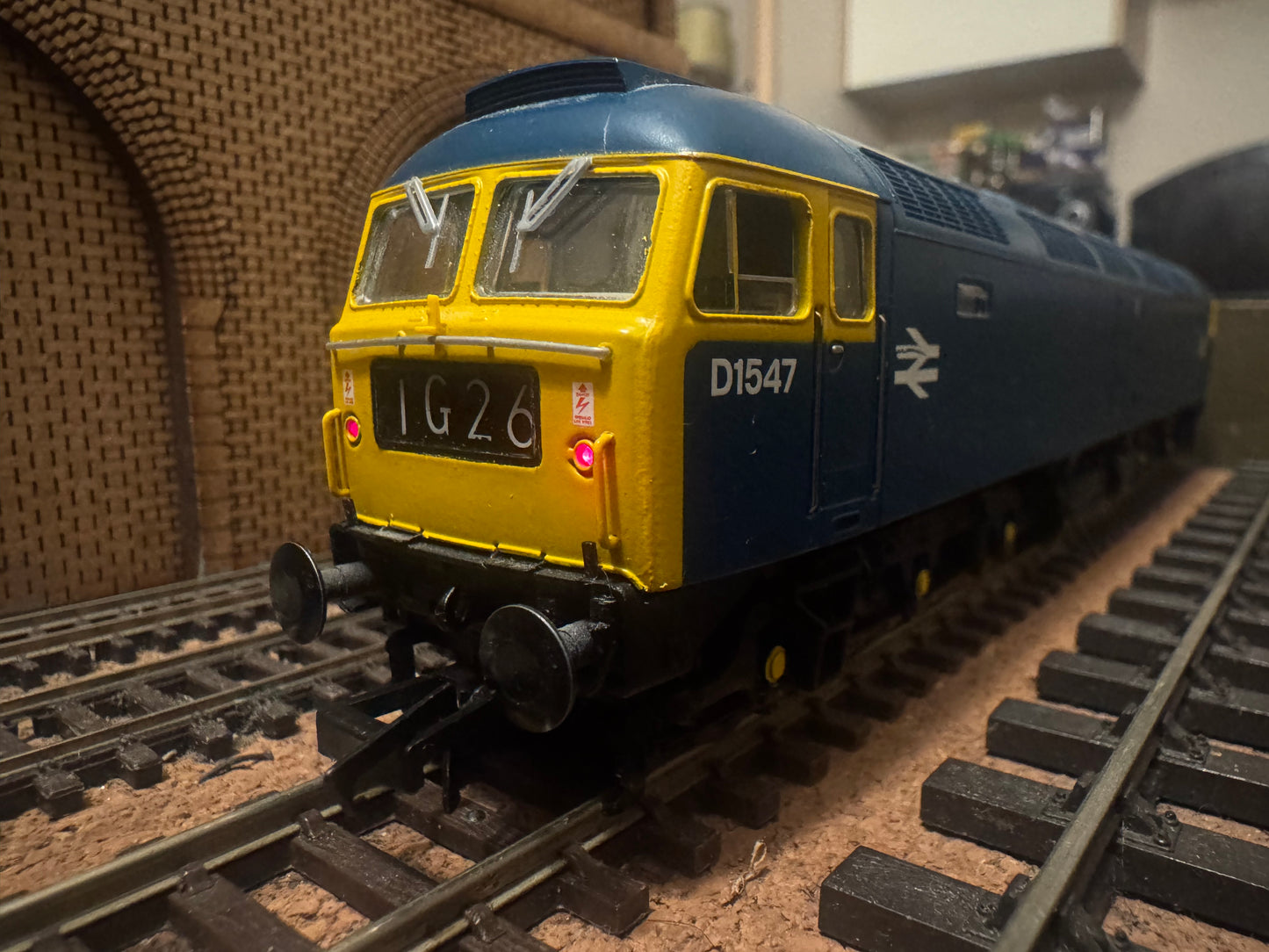 Bachmann 32-805 (OO) British Railways, Brush Type 4 [Class 47] No.D1547 in Pre TOPS British Rail Blue with headcode box. DCC Ready 