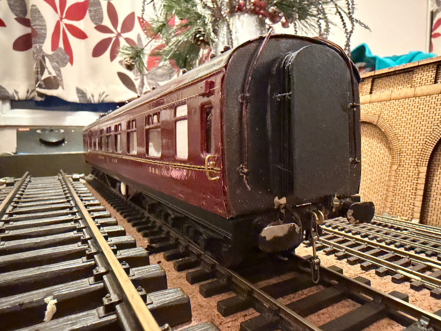 GM Coaches (O Gauge) London Midland & Scottish Railway, 68ft Twelve Wheel Dining Car No.250 
