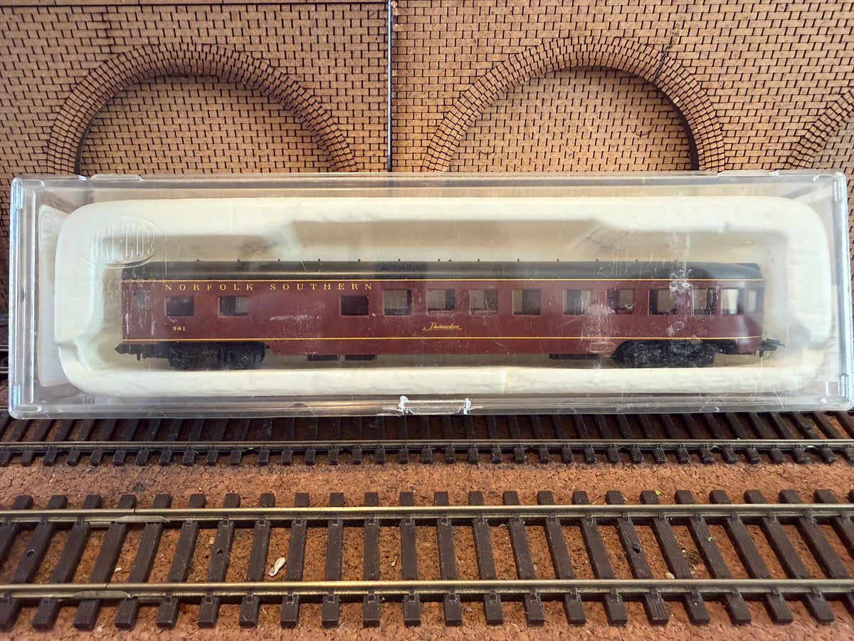 Con-Cor #0001-04042A (N Scale) Norfolk Southern, 85ft Observation Car No.581 in NS Maroon 
