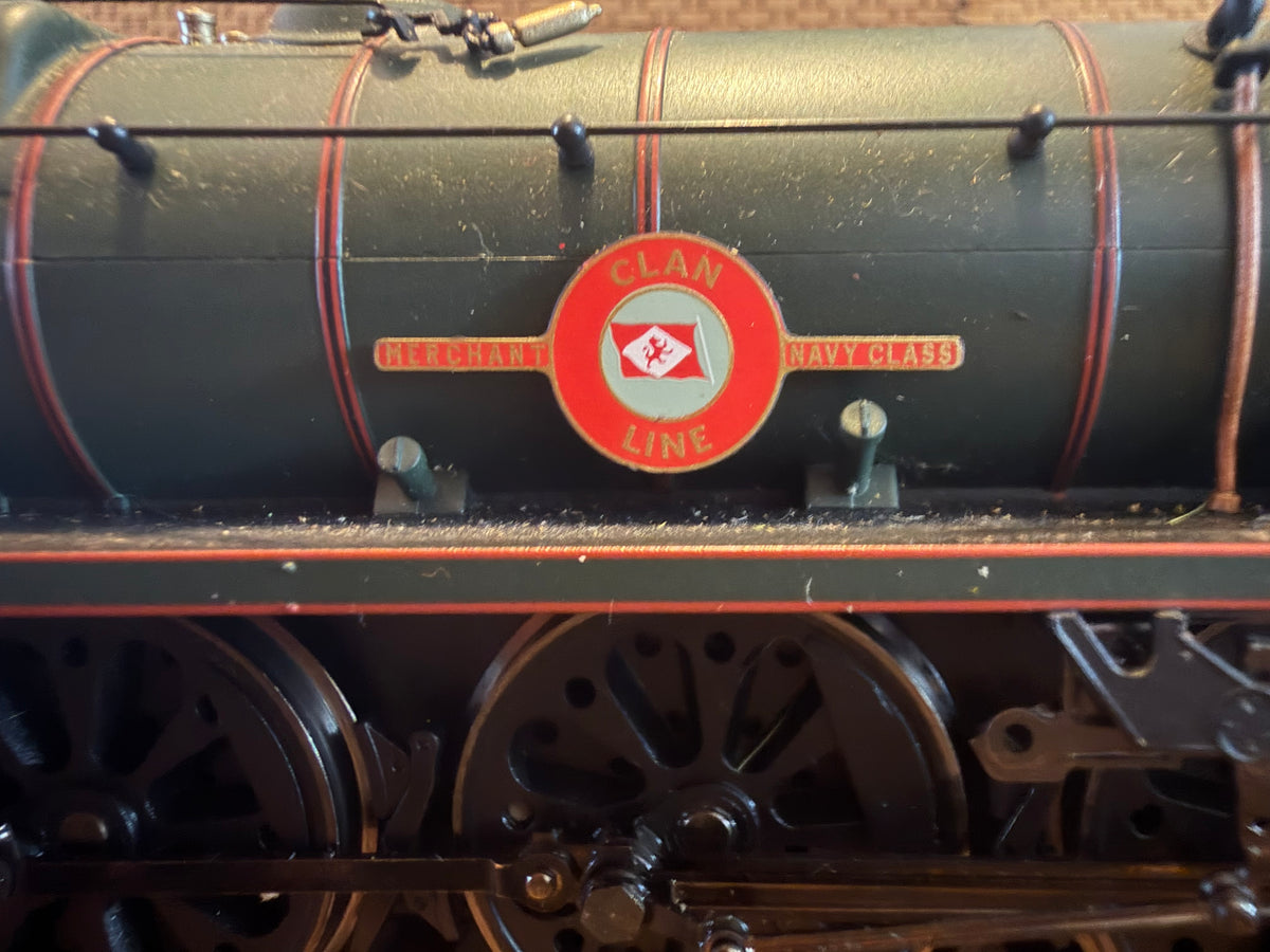 Hornby R2169 (OO) Ex SR, Rebuilt Merchant Navy No.35028 “Clan Line” in British Railways Lined Passenger Green. Shed code, 70A Nine Elms Depot)
