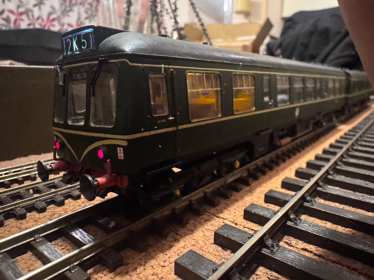 Bachmann 32-900A (OO) British Railways Class 108 DMU Units M52043 & M51928 in BR Green with Speed Whiskers. DCC Sound fitted 