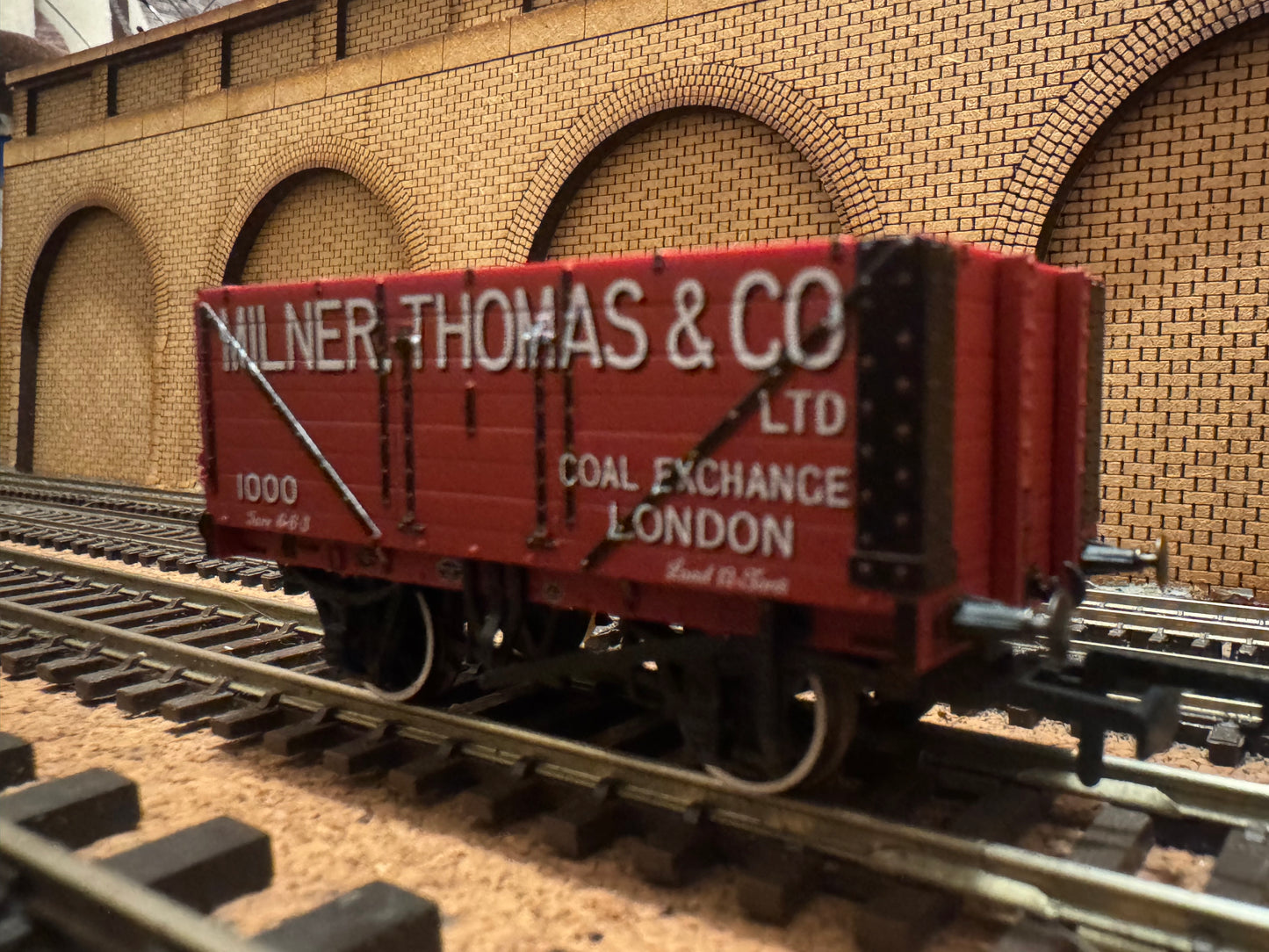 Oxford Rail OR76MW7027 (OO) Milner Thomas & Co Ltd Severn Plank Open Wagon No.1000 