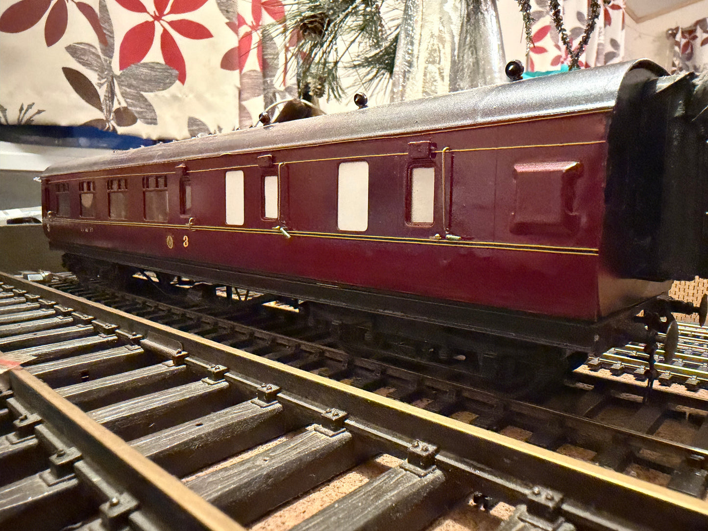 Exley (O Gauge) London Midland & Scottish Railway ‘Stanier’ Corridor Brake 3rd. No Number in LMS Crimson 