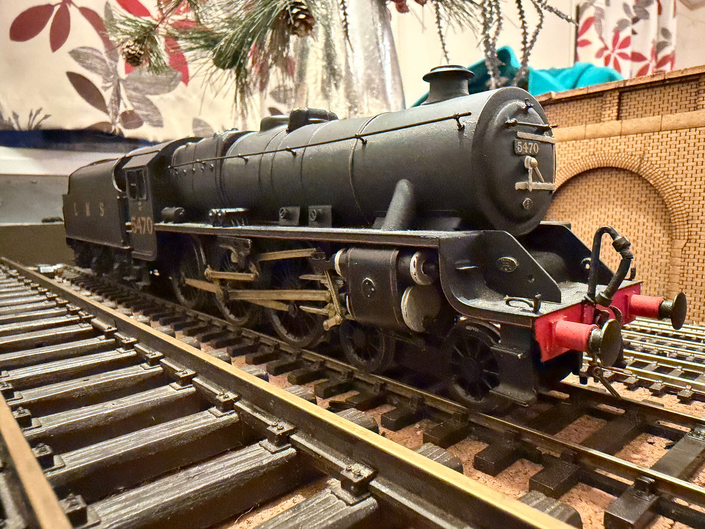 Manufacturer Unknown (O Gauge) London Midland & Scottish Railway ‘Stanier’ 5P 5F ‘Black Five’ No.5470 in Lined LMS Black (Shed code 2A, Rugby Depot). 